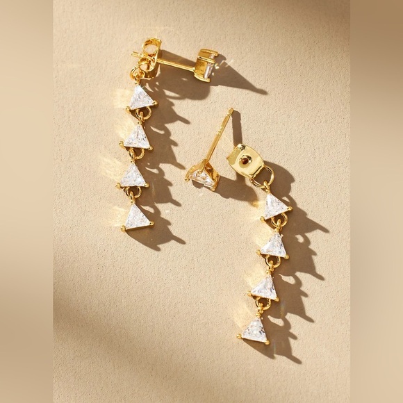 NWT Dainty Crystal Triangle Drop Earrings - Picture 1 of 4